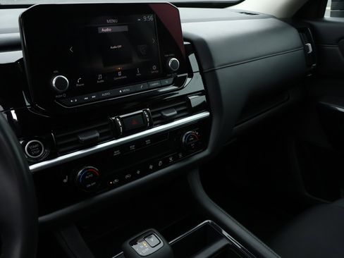 Used 2024 Nissan Pathfinder SV FWD image 18