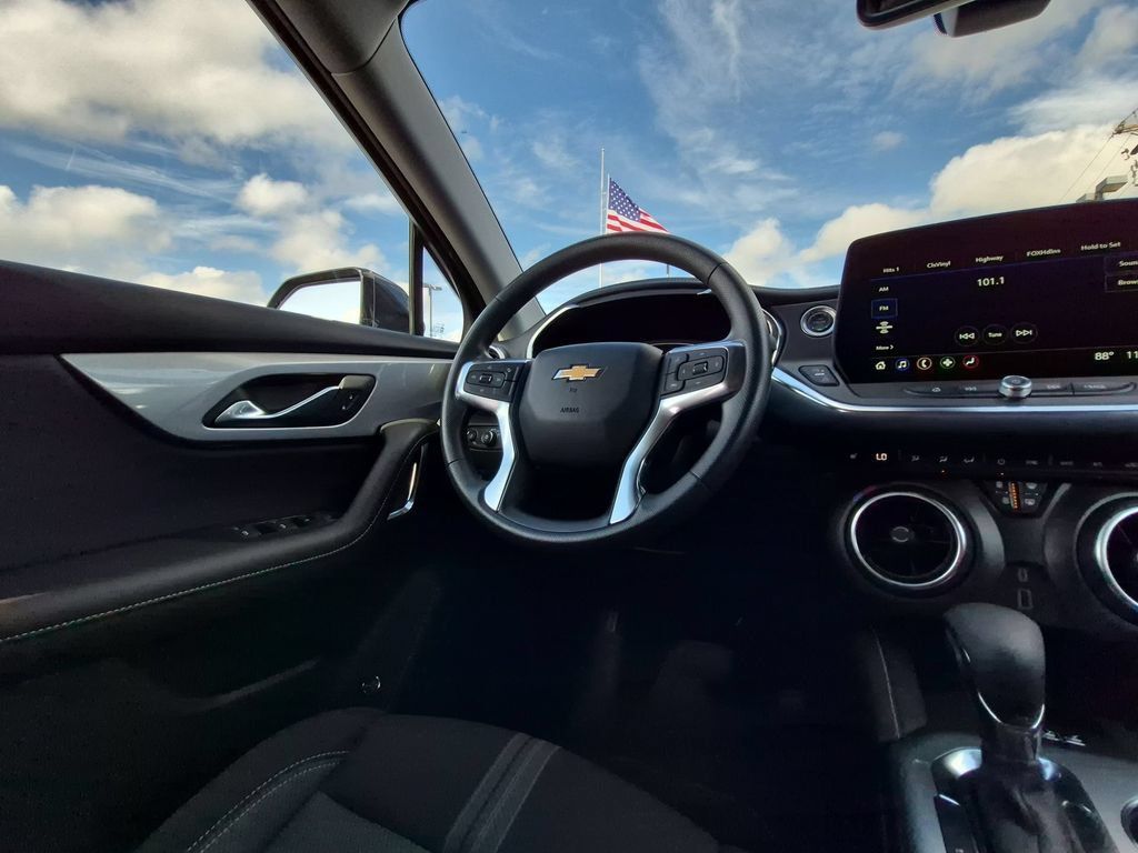 Certified 2024 Chevrolet Blazer LT w/ Redline Edition FWD image 8