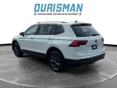 Used 2022 Volkswagen Tiguan SE w/ Panoramic Sunroof Package AWD/4WD image 4