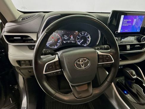 Certified 2023 Toyota Highlander XLE image 11