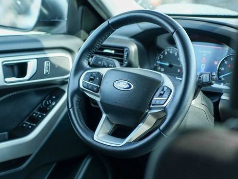 Used 2023 Ford Explorer XLT image 23