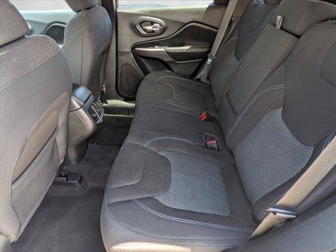 Used 2020 Jeep Cherokee Latitude AWD/4WD image 17