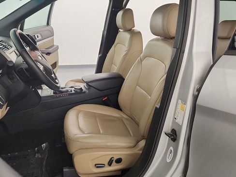 Used 2016 Ford Explorer XLT w/ Equipment Group 202A image 13