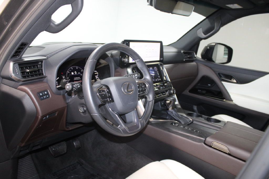 Used 2024 Lexus LX 600 4WD w/ Luxury Package image 23