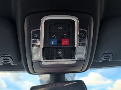 Used 2019 RAM 2500 Laramie w/ Night Edition AWD/4WD image 7