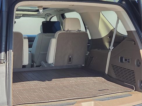 Used 2021 GMC Yukon Denali w/ Advanced Technology Package image 9