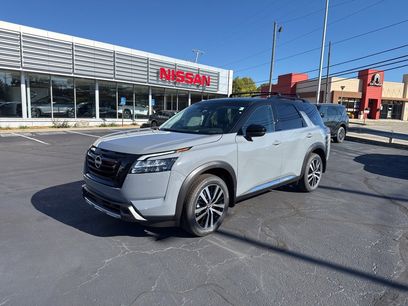 New 2025 Nissan Pathfinder Platinum w/ Black Appearance Package
