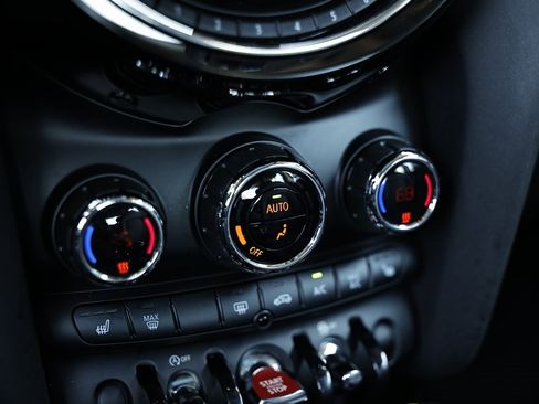 Used 2019 MINI Cooper 2-Door Hardtop w/ Storage Package image 33