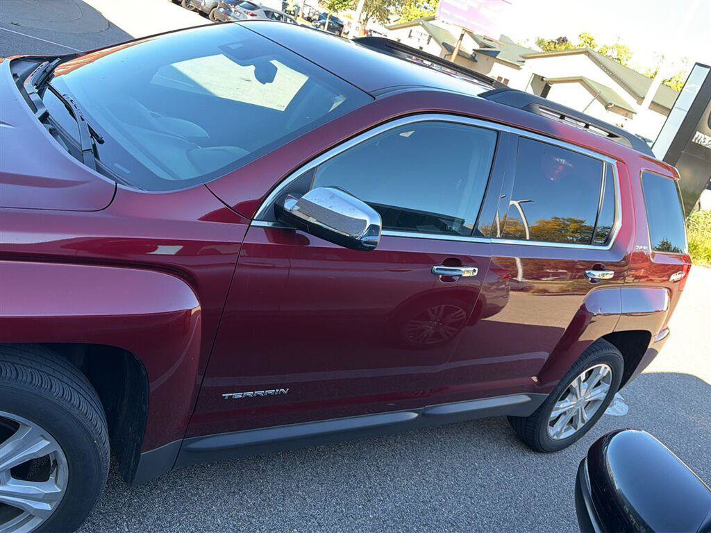 Used 2017 GMC Terrain SLE w/ Technology Package FWD image 3