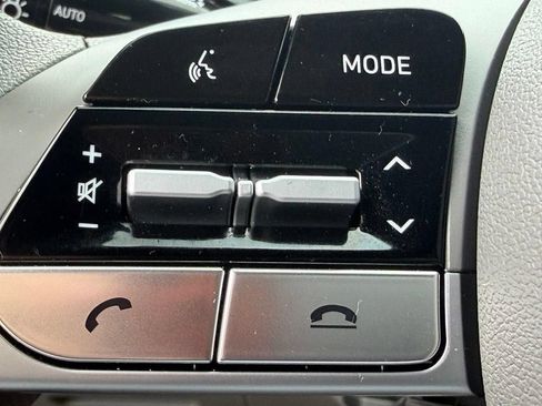 Used 2023 Hyundai Elantra SEL w/ Preferred Accessory Package FWD image 15
