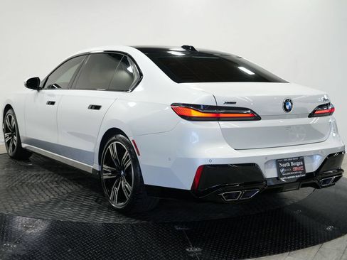 Used 2023 BMW 760i xDrive w/ Luxury Rear Seating Package AWD/4WD image 6
