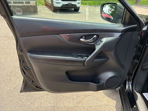 Used 2017 Nissan Rogue SV AWD/4WD image 7