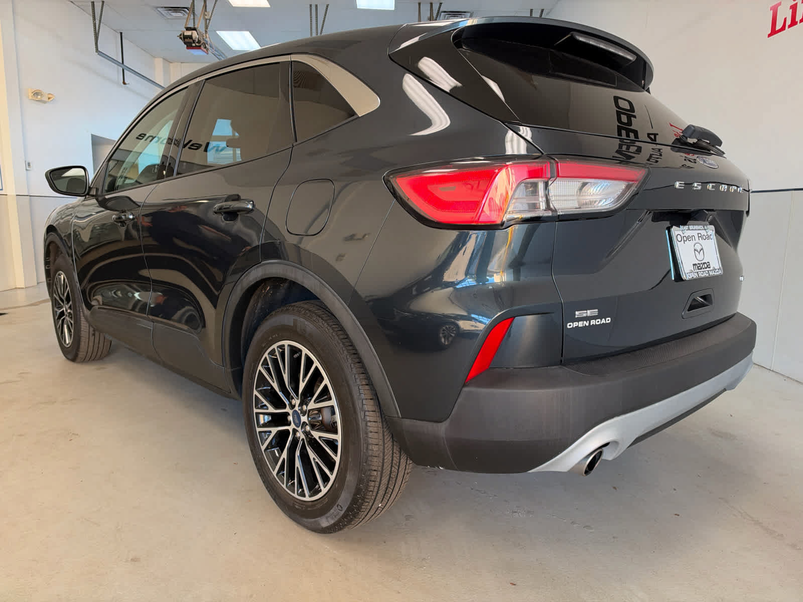 Used 2022 Ford Escape SE w/ Convenience Package FWD image 5