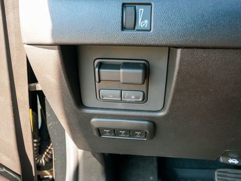 Used 2024 GMC Canyon AT4X w/ AT4X AEV Edition image 27