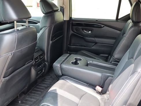 Used 2025 Honda Pilot Touring image 11