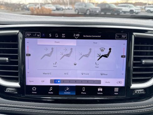 Used 2022 Chrysler Pacifica Touring-L image 16