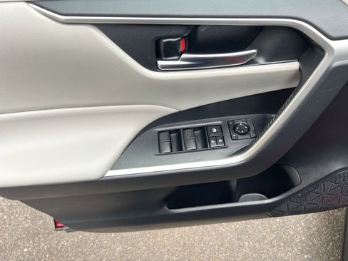 Used 2020 Toyota RAV4 XLE w/ Carpet Mat Package AWD/4WD image 15
