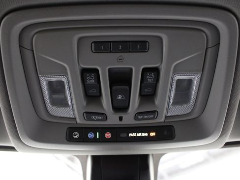 Used 2021 Chevrolet Silverado 1500 LTZ w/ LTZ Premium Package AWD/4WD image 19