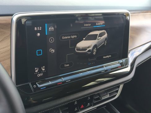 Certified 2025 Volkswagen Atlas SE image 27