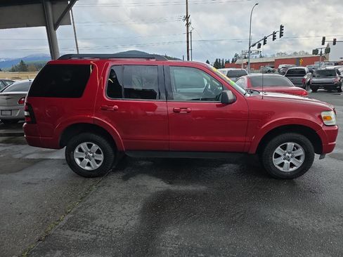 Used 2010 Ford Explorer XLT image 2