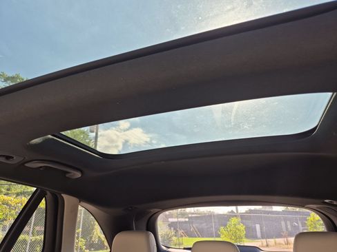 Used 2018 Mercedes-Benz GLC 300 4MATIC image 19