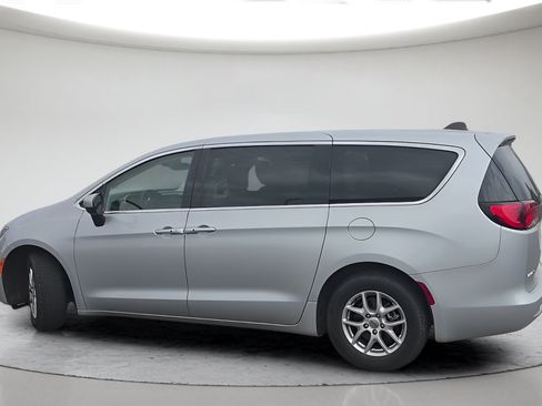Used 2023 Chrysler Voyager LX FWD image 10