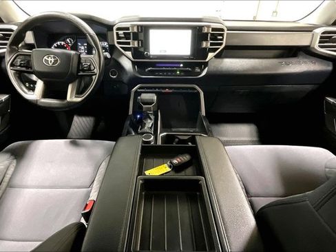 Used 2022 Toyota Tundra SR5 w/ SR5 Convenience Package AWD/4WD image 15