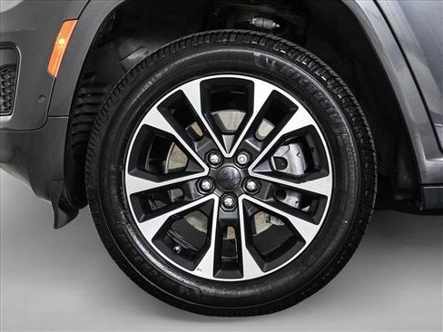 Used 2021 Jeep Grand Cherokee L Overland w/ Luxury Tech Group IV AWD/4WD image 25