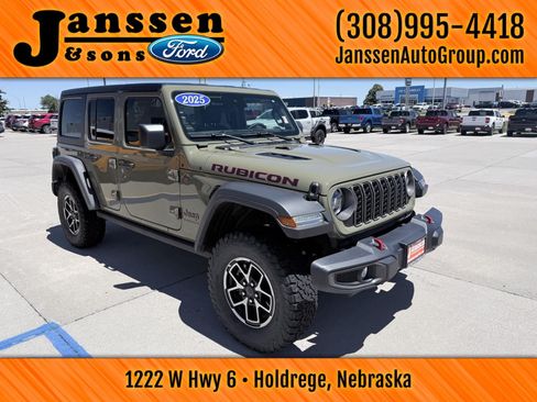 Used 2025 Jeep Wrangler Unlimited Rubicon w/ Convenience Group AWD/4WD image 4