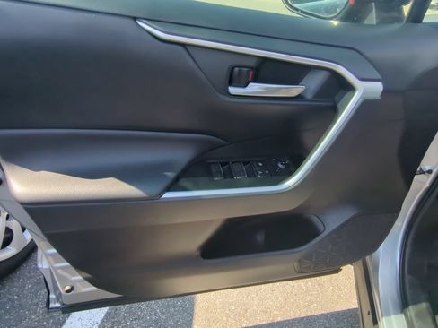 Used 2022 Toyota RAV4 XLE w/ Convenience Package FWD image 10