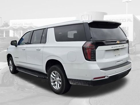 Used 2025 Chevrolet Suburban LT RWD image 7