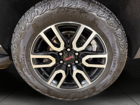 Used 2024 GMC Yukon AT4 w/ Technology Package AWD/4WD image 51