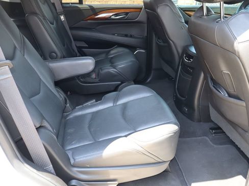 Used 2017 Cadillac Escalade Luxury AWD/4WD image 19