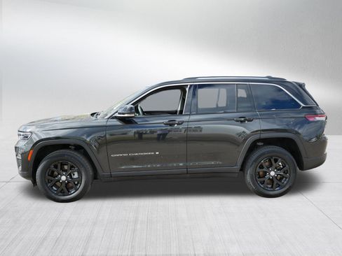 Used 2023 Jeep Grand Cherokee Limited AWD/4WD image 4