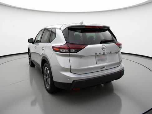Used 2025 Nissan Rogue SV image 6