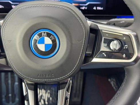Used 2023 BMW i7 xDrive60 w/ Executive Package 2 AWD/4WD image 23
