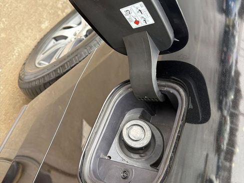 Used 2024 Ford Expedition Limited image 44