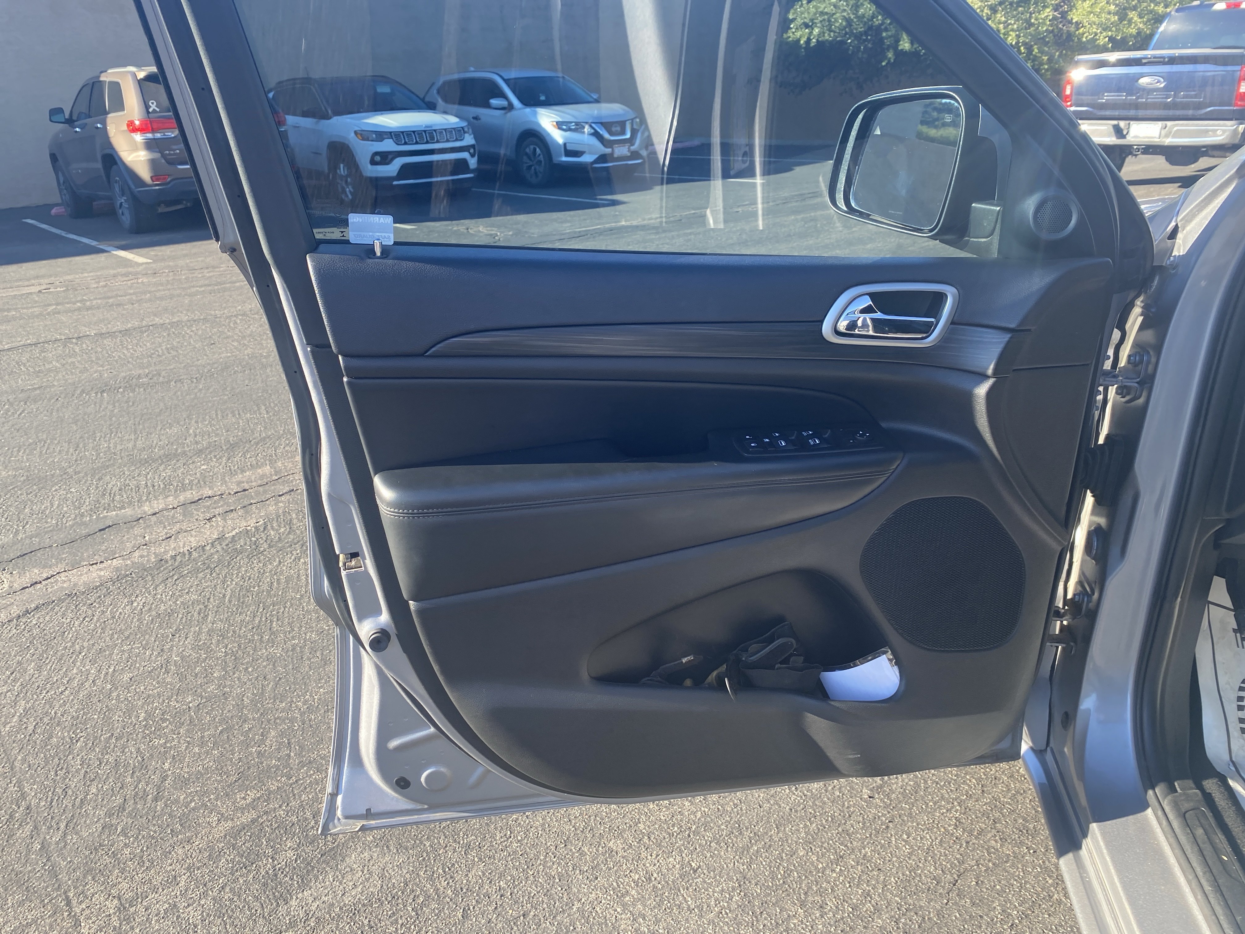 Used 2019 Jeep Grand Cherokee Altitude AWD/4WD image 7