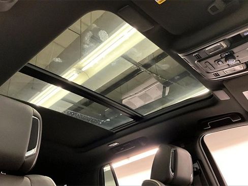 Used 2023 Cadillac Escalade Premium Luxury image 16