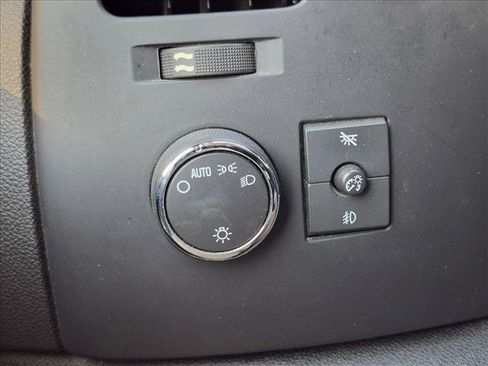 Used 2008 Chevrolet Silverado 1500 LT w/ Texas Edition RWD image 12