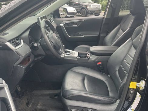 Used 2019 Toyota RAV4 Limited AWD/4WD image 5