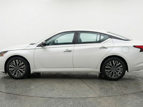 Used 2025 Nissan Altima 2.5 SV image 5