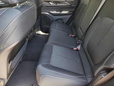 New 2026 Jeep Grand Cherokee Laredo X AWD/4WD image 22