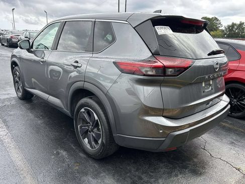 Used 2025 Nissan Rogue SV FWD image 2