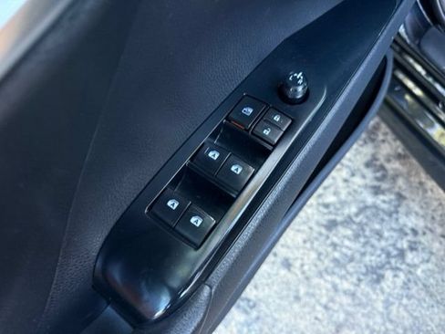 Used 2019 Toyota Camry SE FWD image 11