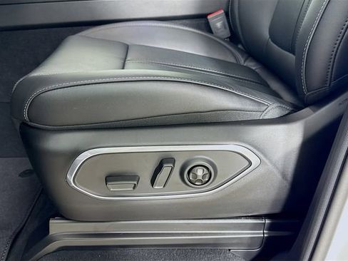 New 2026 Jeep Grand Wagoneer L 4X4 image 23