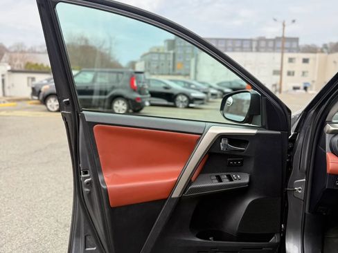 Used 2015 Toyota RAV4 Limited image 30