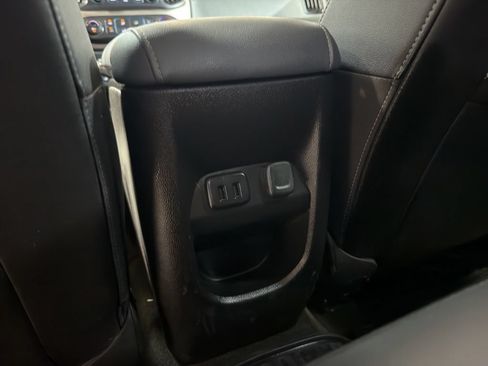 Used 2017 Chevrolet Colorado Z71 AWD/4WD image 17