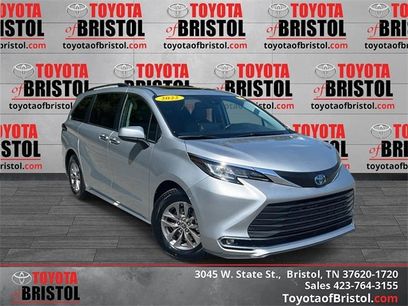 Used 2022 Toyota Sienna XLE