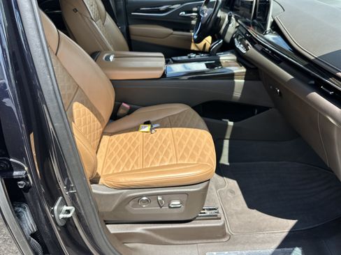 Certified 2021 Cadillac Escalade ESV Premium Luxury AWD/4WD image 14